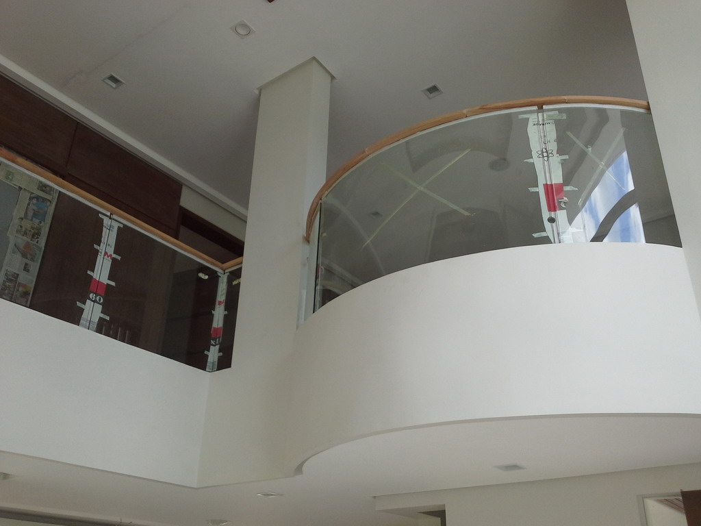 Frameless Glass in Winding Staircase using Curved Clear Tempered Glass Frameless Glass in Winding Staircase using Curved Clear Tempered Glass