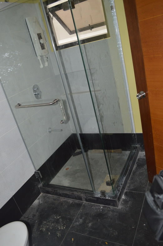 Glass Railing in wrought Iron Frame Glass Railing in wrought Iron Frame