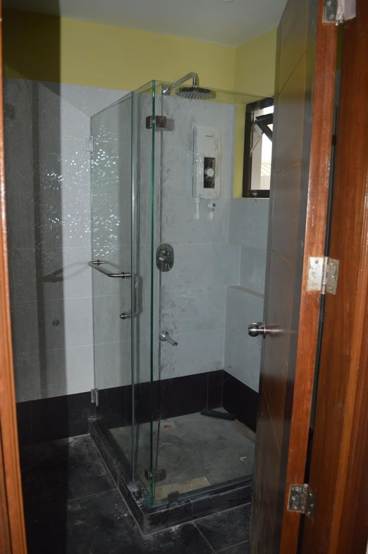 Glass Railing in wrought Iron Frame Glass Railing in wrought Iron Frame