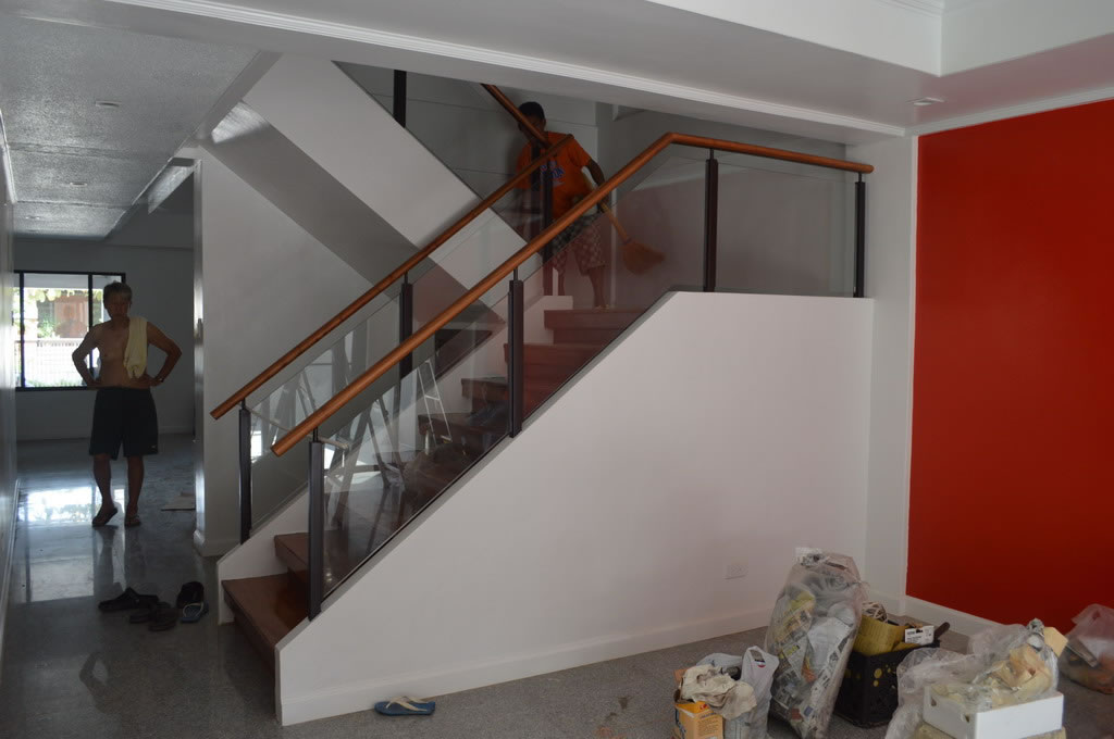 Glass Railing in wrought Iron Frame Glass Railing in wrought Iron Frame