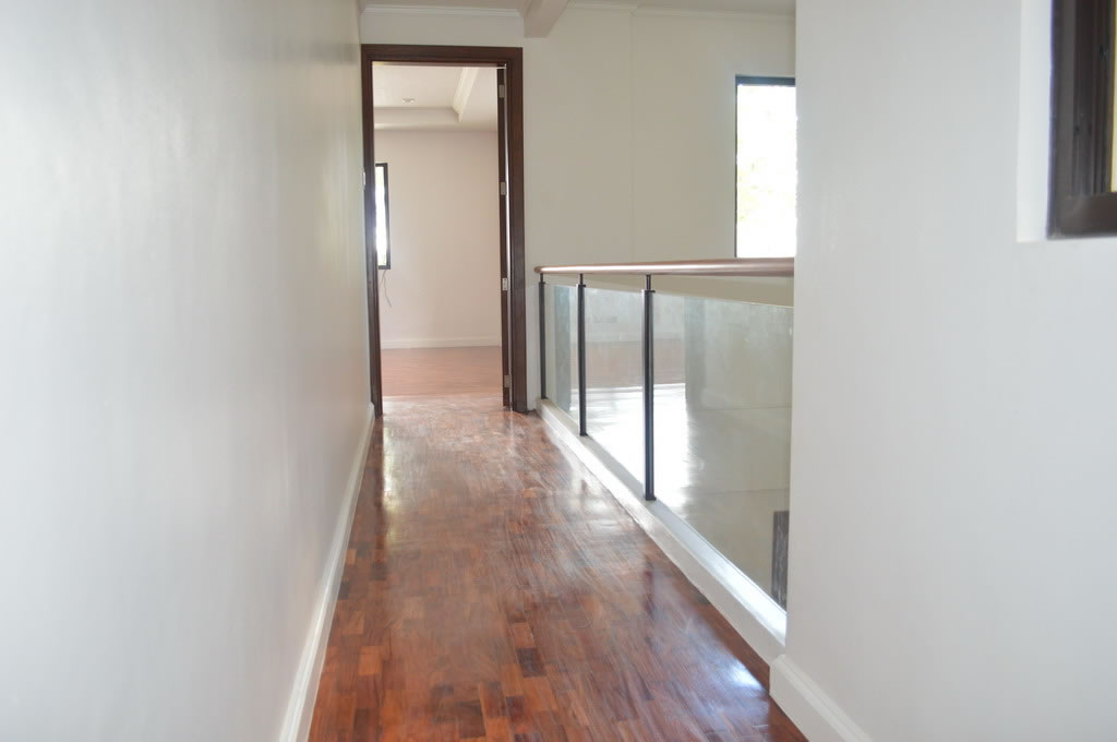 Glass Railing in wrought Iron Frame Glass Railing in wrought Iron Frame