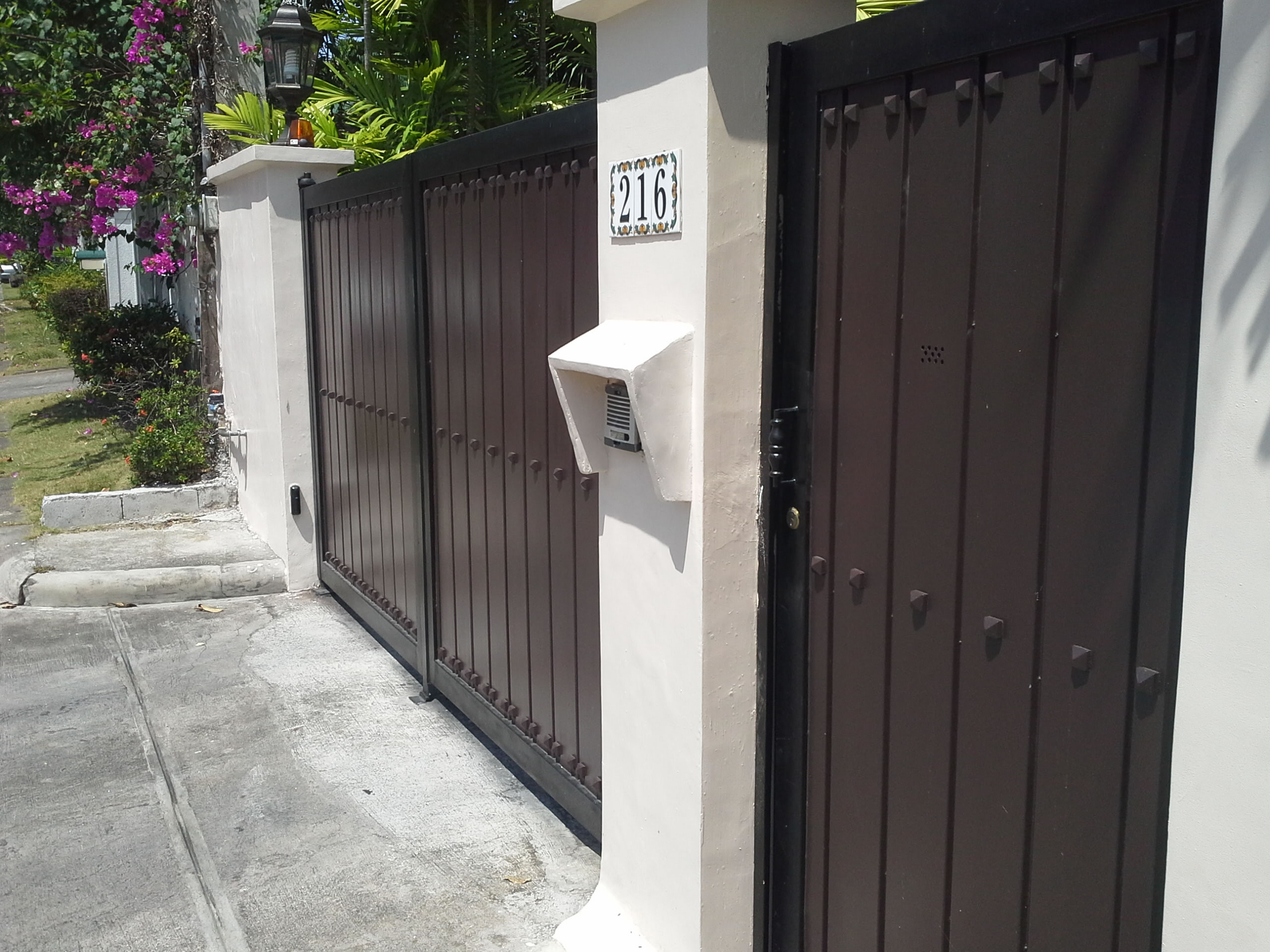Gate in wood finish and wrought iron frame and studs accent. Gate in wood finish and wrought iron frame and studs accent.