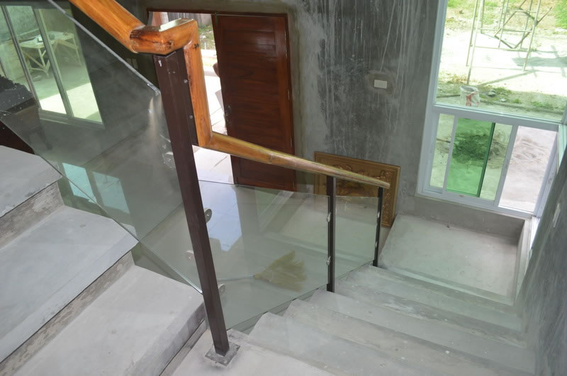 Glass Stair Railing in Metal Frame Glass Stair Railing in Metal Frame