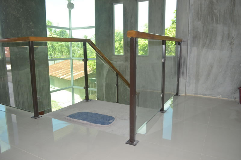 Glass Stair Railing in Metal Frame Glass Stair Railing in Metal Frame