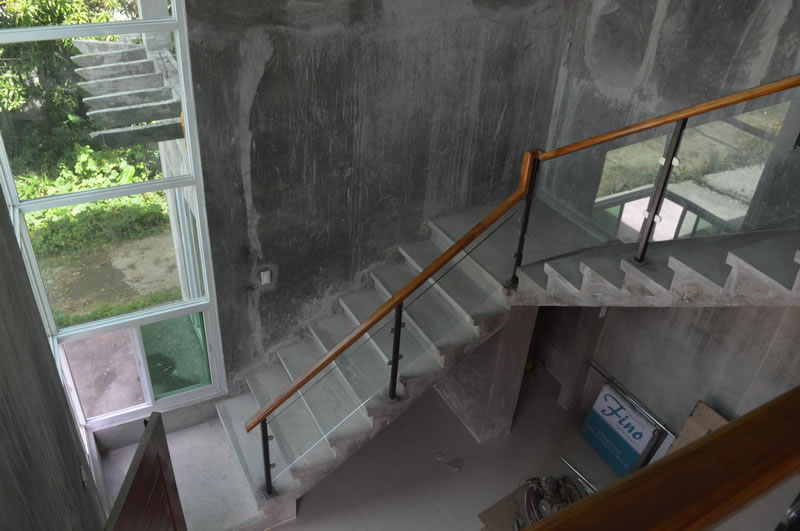 Glass Stair Railing in Metal Frame Glass Stair Railing in Metal Frame