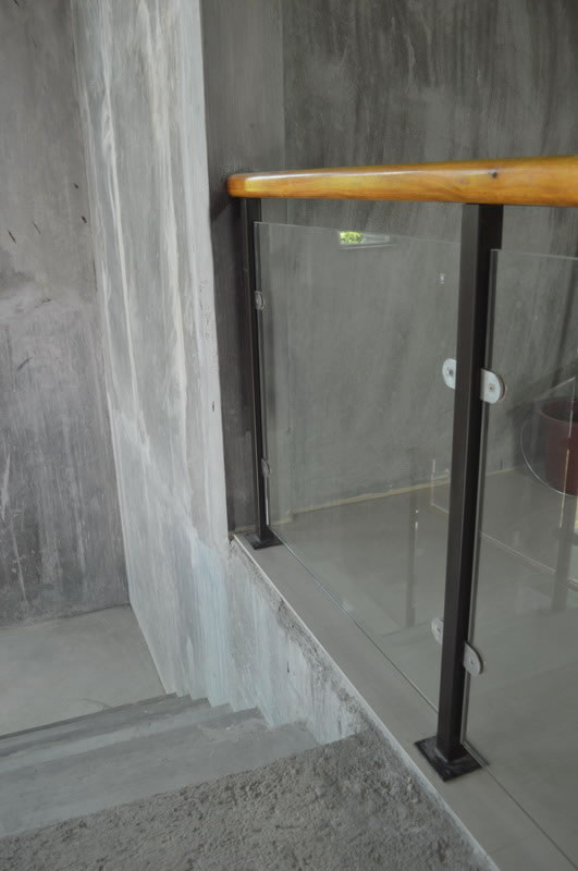 Glass Stair Railing in Metal Frame Glass Stair Railing in Metal Frame