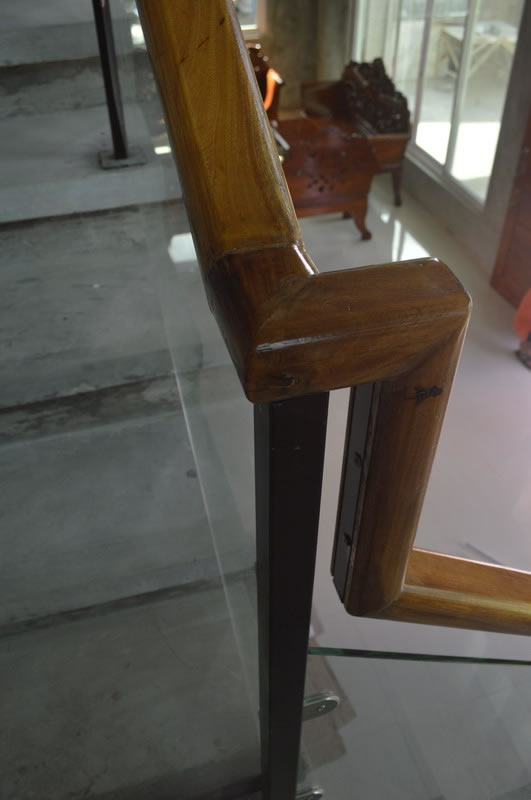 Glass Stair Railing in Metal Frame Glass Stair Railing in Metal Frame